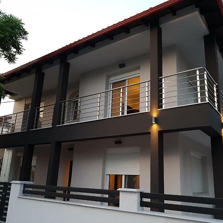 Fantastic Four Apartments Neo Epivates Exterior photo