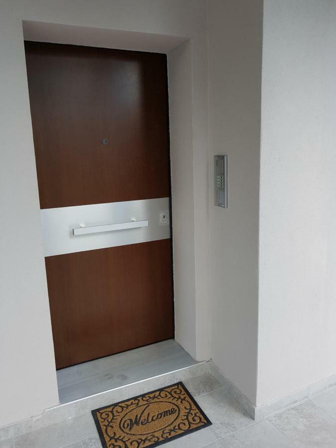 Fantastic Four Apartments Neo Epivates Exterior photo